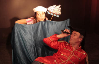 Escena de Whacky World en el escenario